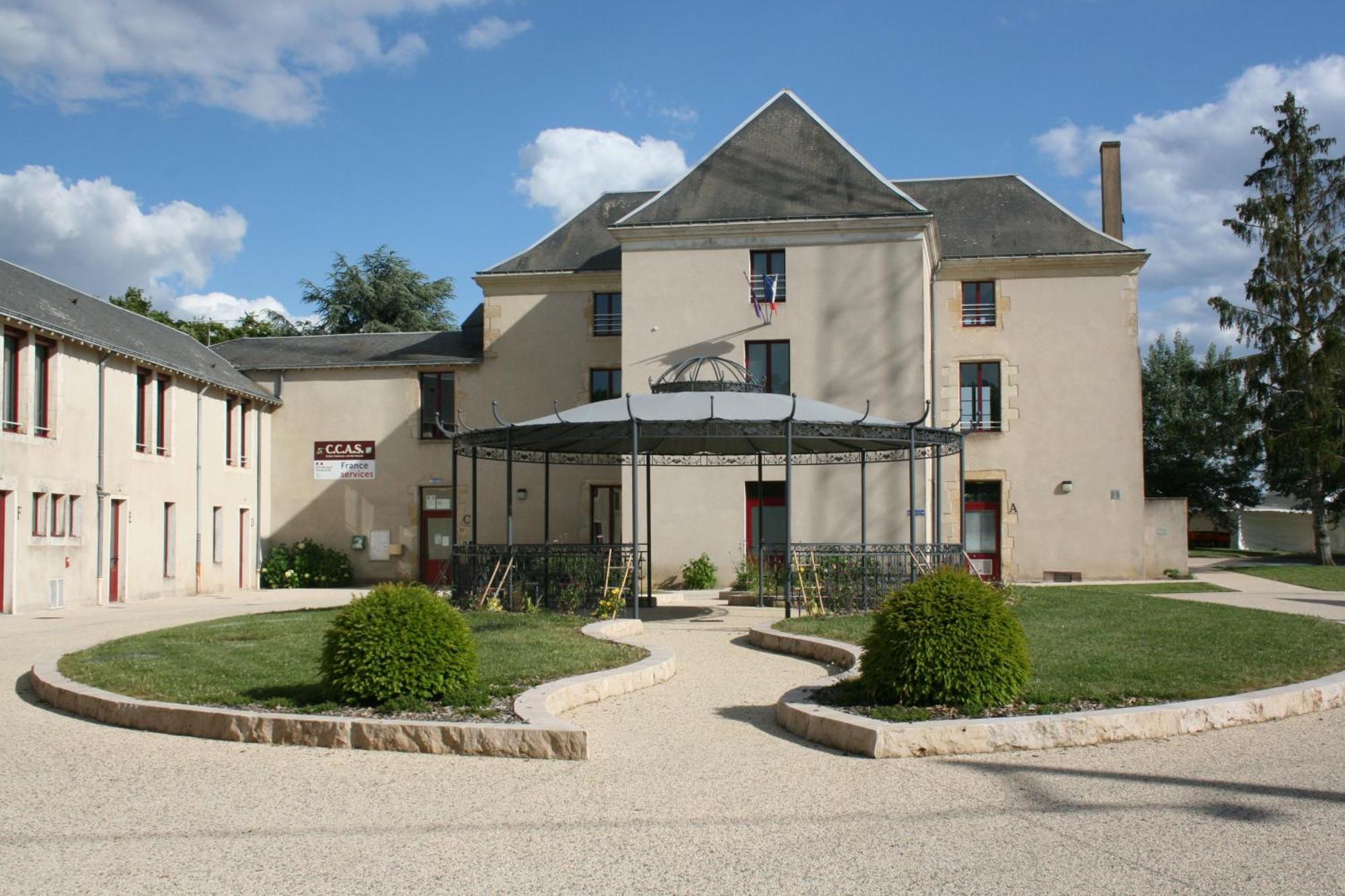 Les Nuits D'Aldearde Apartment Airvault Bagian luar foto