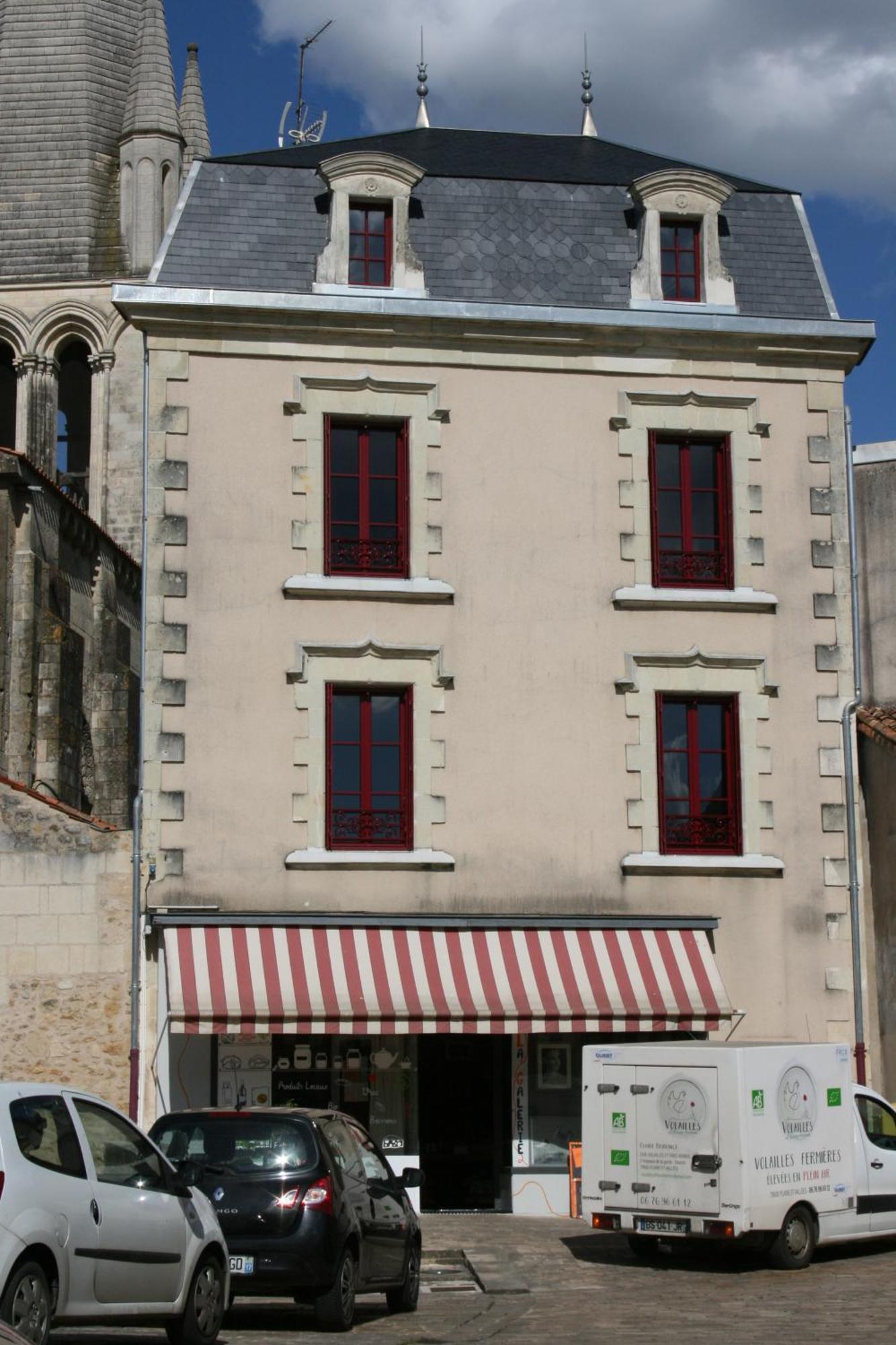 Les Nuits D'Aldearde Apartment Airvault Bagian luar foto